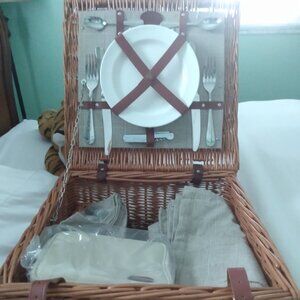 PRICE DROP!! Optima England Picnic Basket for 2